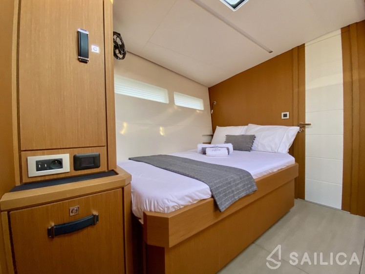 Jeanneau 60 - Yacht Charter Sailica
