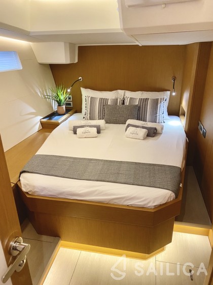 Jeanneau 60 - Yacht Charter Sailica