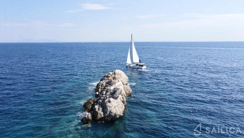 Jeanneau 60 - Yacht Charter Sailica