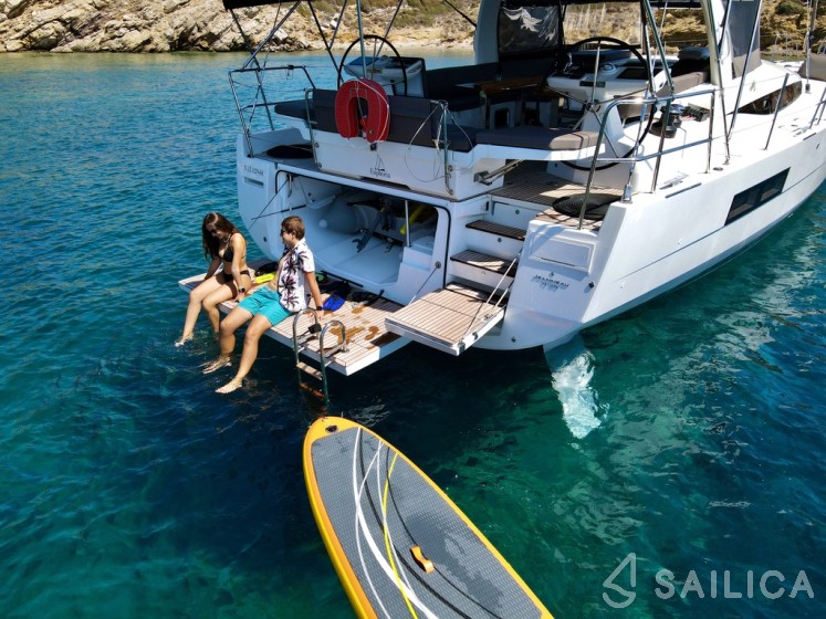 Jeanneau 60 - Yacht Charter Sailica