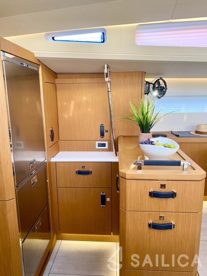 Jeanneau 60 - Yacht Charter Sailica