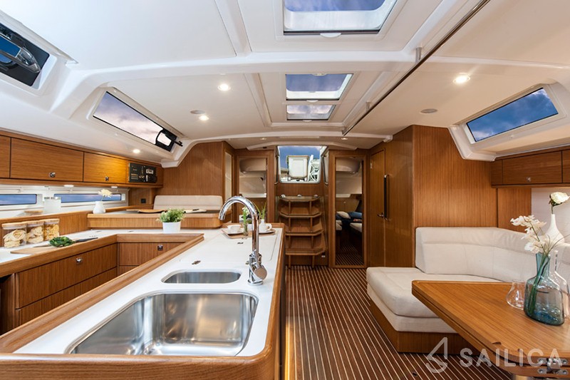 Bavaria Cruiser 56 - 5 + 1 cab. - Yacht Charter Sailica
