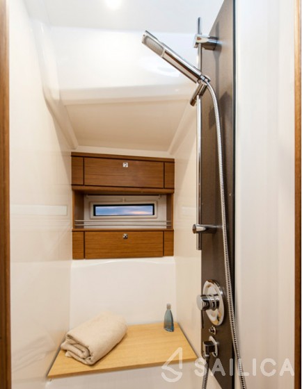 Bavaria Cruiser 56 - 5 + 1 cab. - Yacht Charter Sailica
