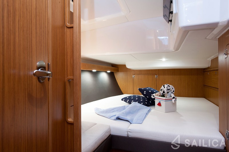 Bavaria Cruiser 56 - 5 + 1 cab. - Yacht Charter Sailica