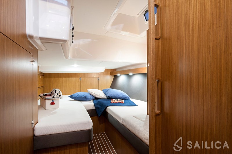 Bavaria Cruiser 56 - 5 + 1 cab. - Yacht Charter Sailica