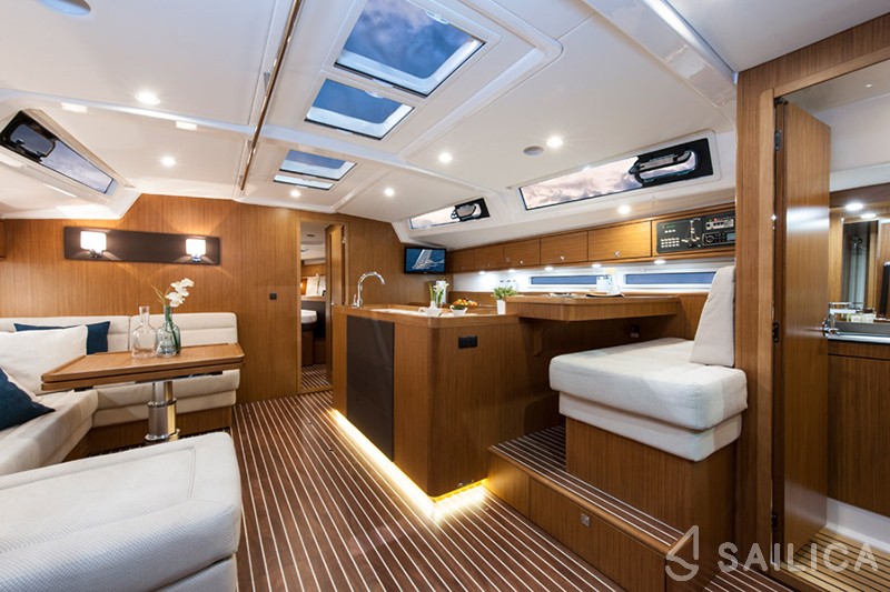 Bavaria Cruiser 56 - 5 + 1 cab. - Yacht Charter Sailica