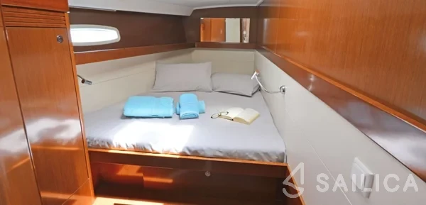 Oceanis 50 Family - Yacht Charter Sailica
