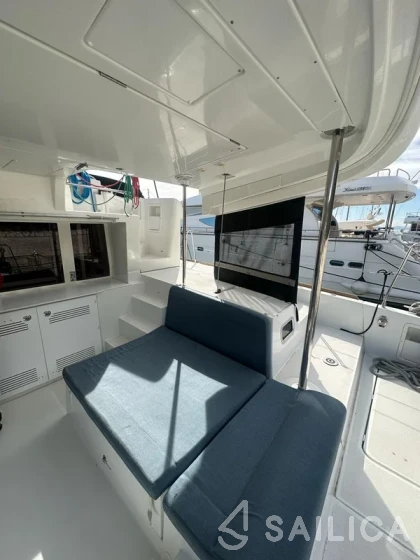 Lagoon 450  Flybridge - Yacht Charter Sailica