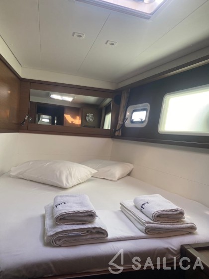 Lagoon 450  Flybridge - Yacht Charter Sailica