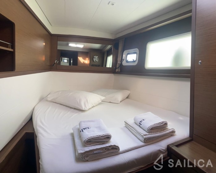 Lagoon 450  Flybridge - Yacht Charter Sailica