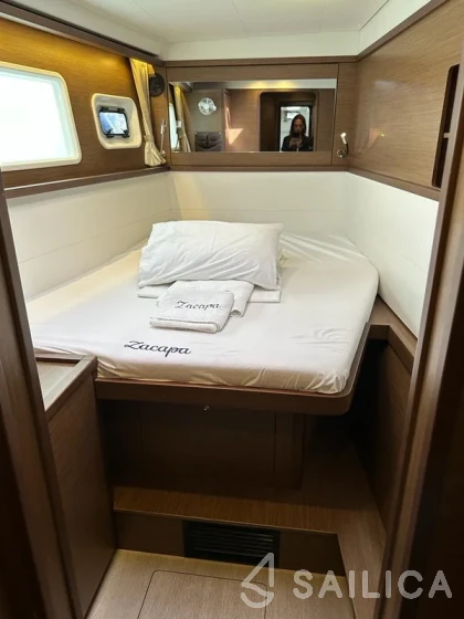 Lagoon 450  Flybridge - Yacht Charter Sailica