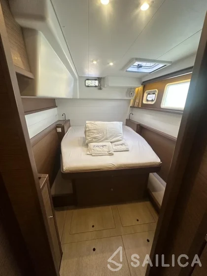 Lagoon 450  Flybridge - Yacht Charter Sailica