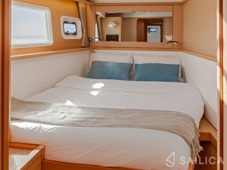 Lagoon 450  Flybridge - Yacht Charter Sailica