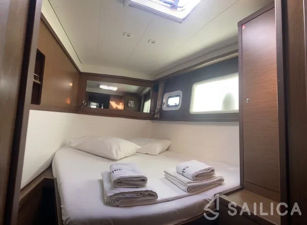 Lagoon 450  Flybridge - Yacht Charter Sailica