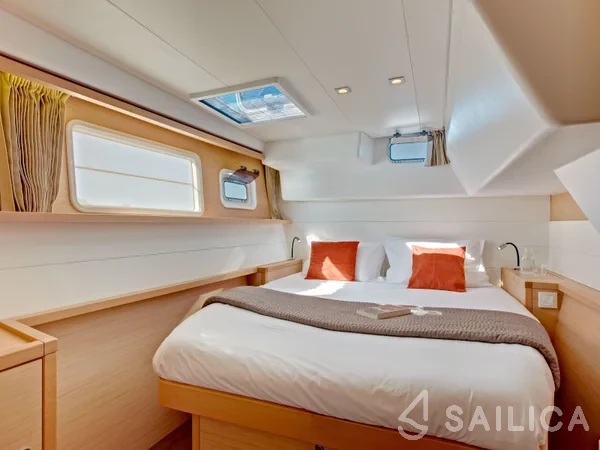 Lagoon 450  Flybridge - Yacht Charter Sailica