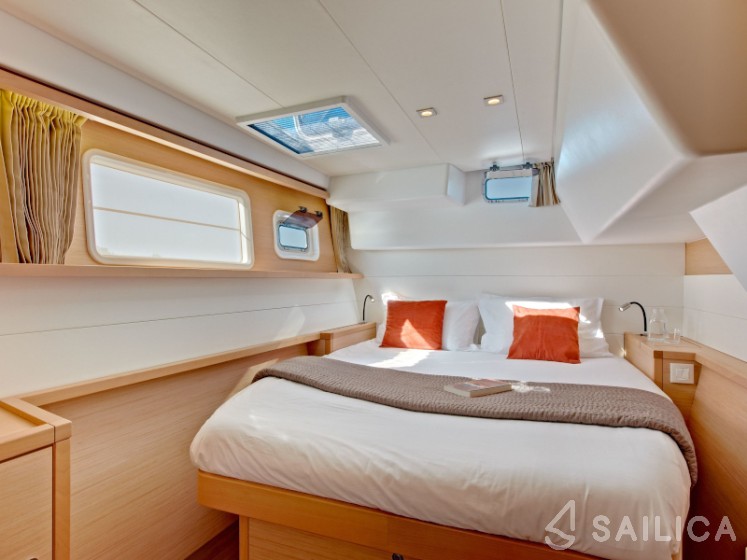 Lagoon 450  Flybridge - Yacht Charter Sailica