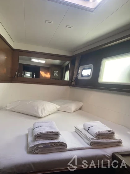 Lagoon 450  Flybridge - Yacht Charter Sailica