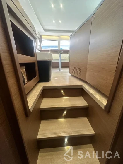 Lagoon 450  Flybridge - Yacht Charter Sailica