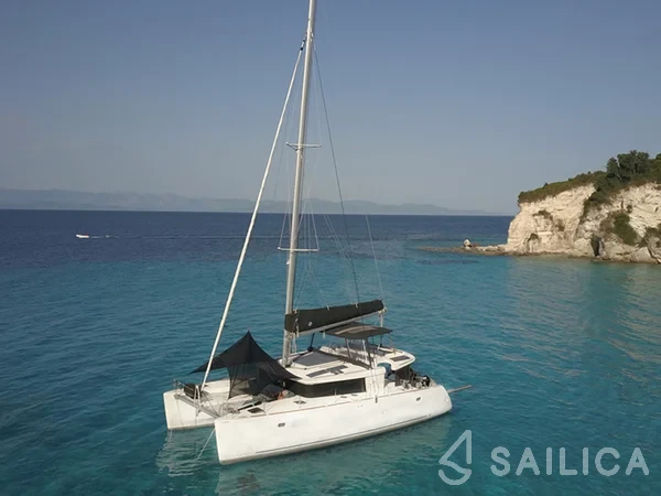 Lagoon 450  Flybridge - Yacht Charter Sailica