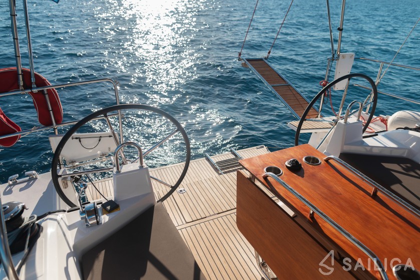 Oceanis 40.1 - Yacht Charter Sailica