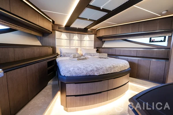 Galeon 640 Fly - Yacht Charter Sailica