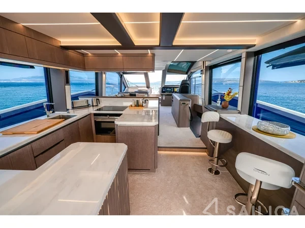 Galeon 640 Fly - Yacht Charter Sailica