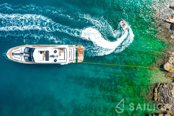 Galeon 640 Fly - Yacht Charter Sailica