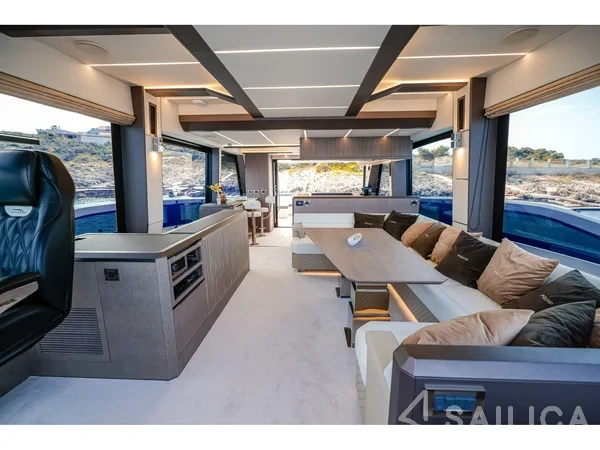 Galeon 640 Fly - Yacht Charter Sailica