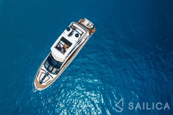 Galeon 640 Fly - Yacht Charter Sailica
