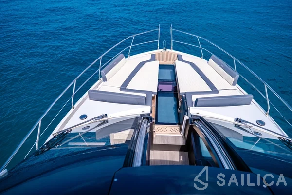 Galeon 640 Fly - Yacht Charter Sailica