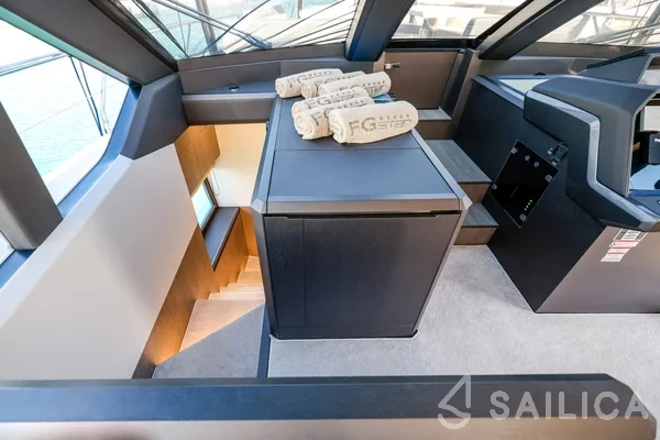 Galeon 640 Fly - Yacht Charter Sailica