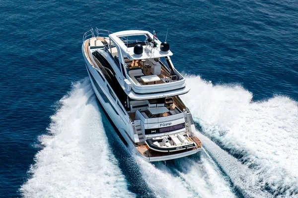 Galeon 640 Fly - Yacht Charter Sailica
