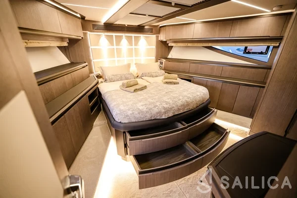 Galeon 640 Fly - Yacht Charter Sailica