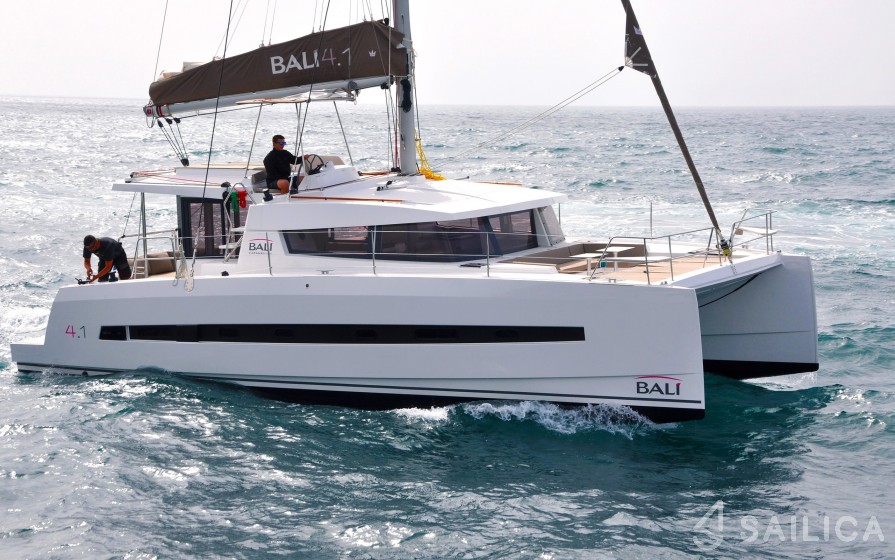 Bali 4.1 - 3 cab - Yacht Charter Sailica