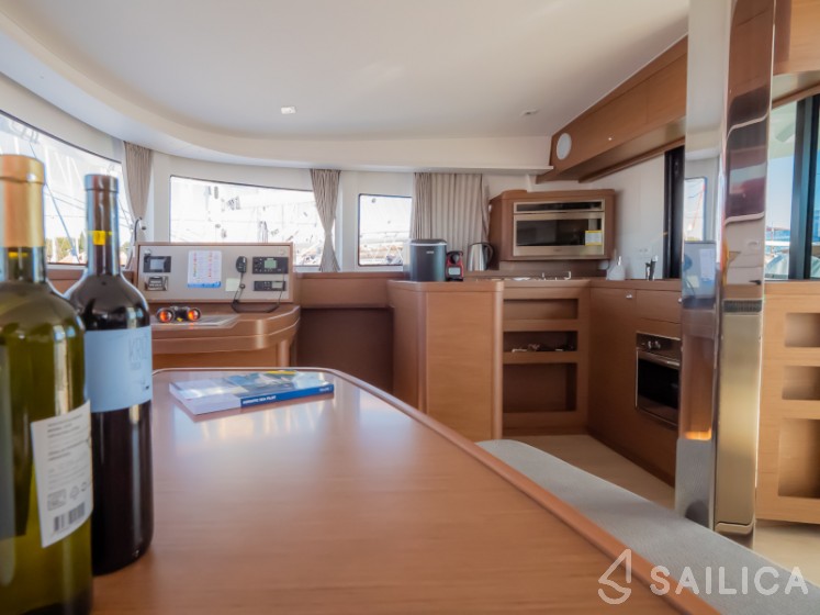 Lagoon 42 - Photo #12 Lagoon 42 - Yacht Charter Sailica