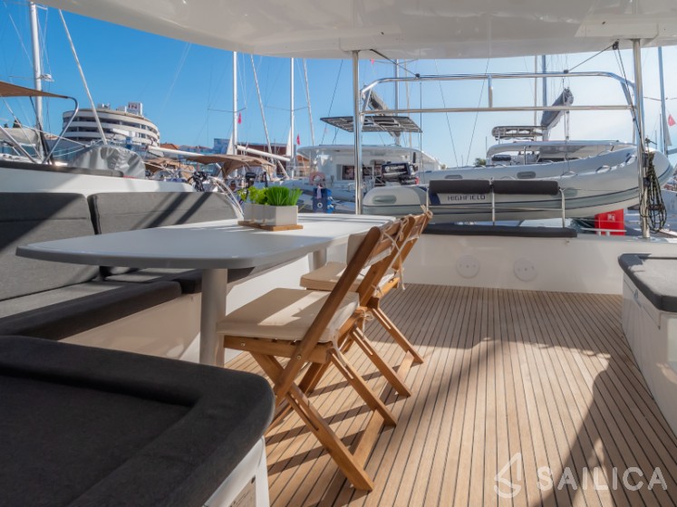 Lagoon 42 - Photo #4 Lagoon 42 - Yacht Charter Sailica