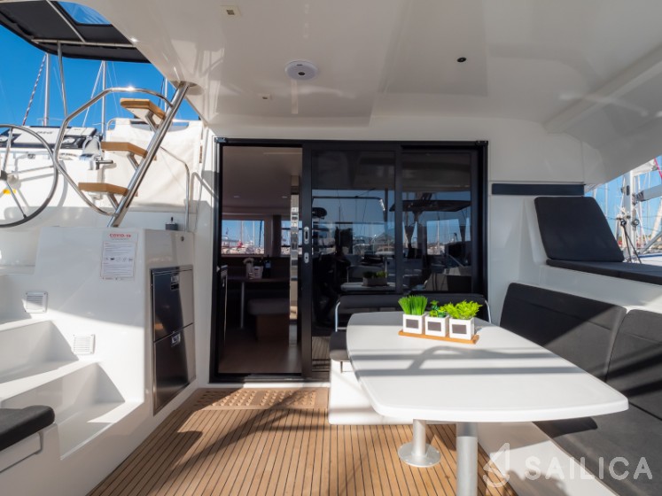 Lagoon 42 - Photo #6 Lagoon 42 - Yacht Charter Sailica