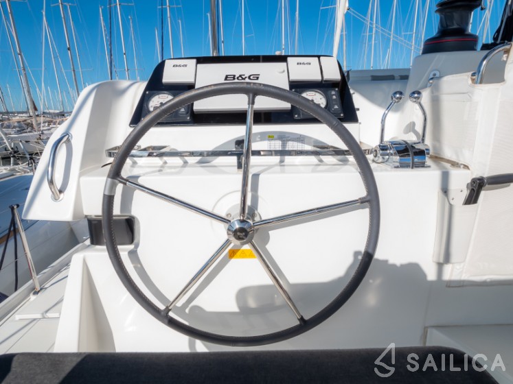 Lagoon 42 - Photo #13 Lagoon 42 - Yacht Charter Sailica