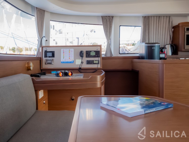 Lagoon 42 - Photo #2 Lagoon 42 - Yacht Charter Sailica