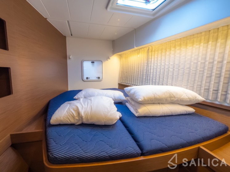 Lagoon 42 - Photo #14 Lagoon 42 - Yacht Charter Sailica