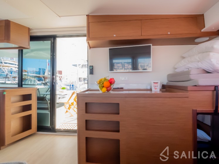 Lagoon 42 - Photo #9 Lagoon 42 - Yacht Charter Sailica