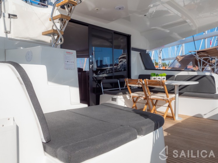 Lagoon 42 - Photo #7 Lagoon 42 - Yacht Charter Sailica
