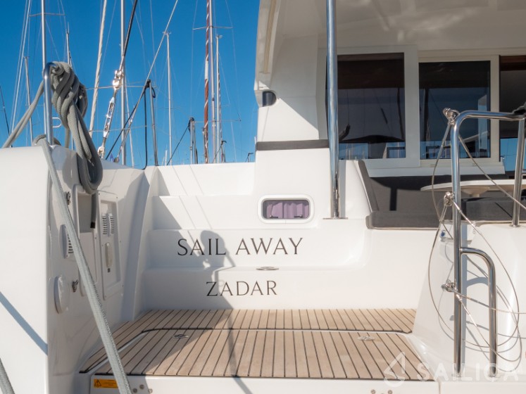 Lagoon 40 - 4 + 2 cab  - Yacht Charter Sailica