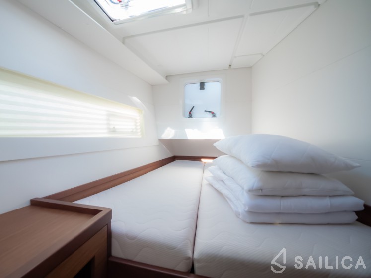 Lagoon 40 - 4 + 2 cab  - Yacht Charter Sailica
