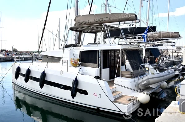 Bali 4.1 - Yacht Charter Sailica