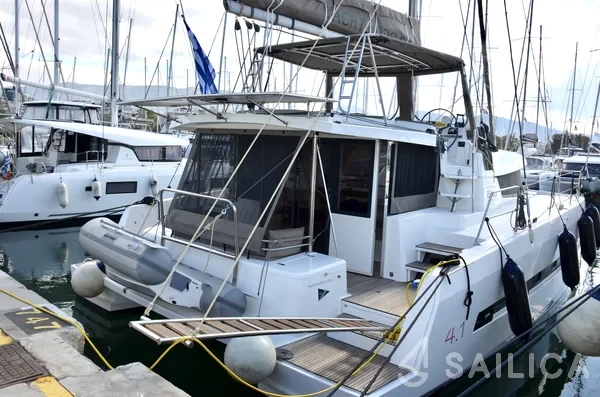 Bali 4.1 - Yacht Charter Sailica