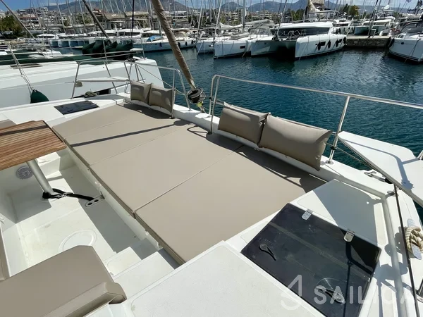 Bali 4.1 - Yacht Charter Sailica