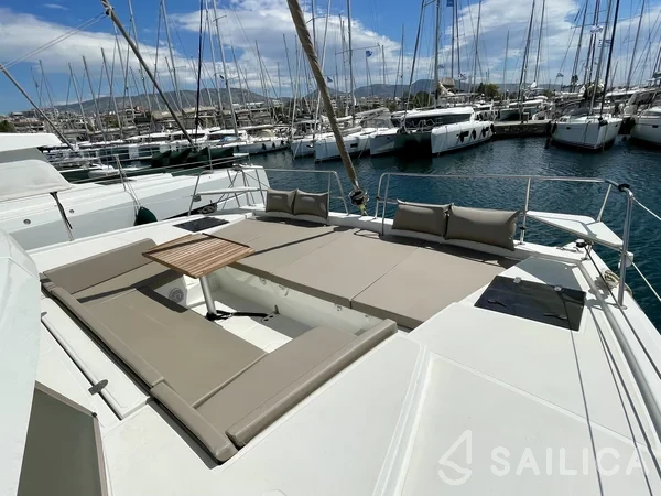 Bali 4.1 - Yacht Charter Sailica