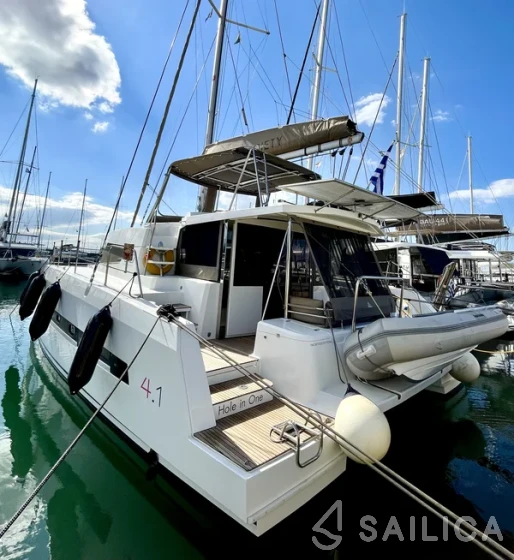 Bali 4.1 - Yacht Charter Sailica