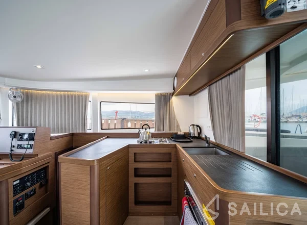 Lagoon 42 - Yacht Charter Sailica